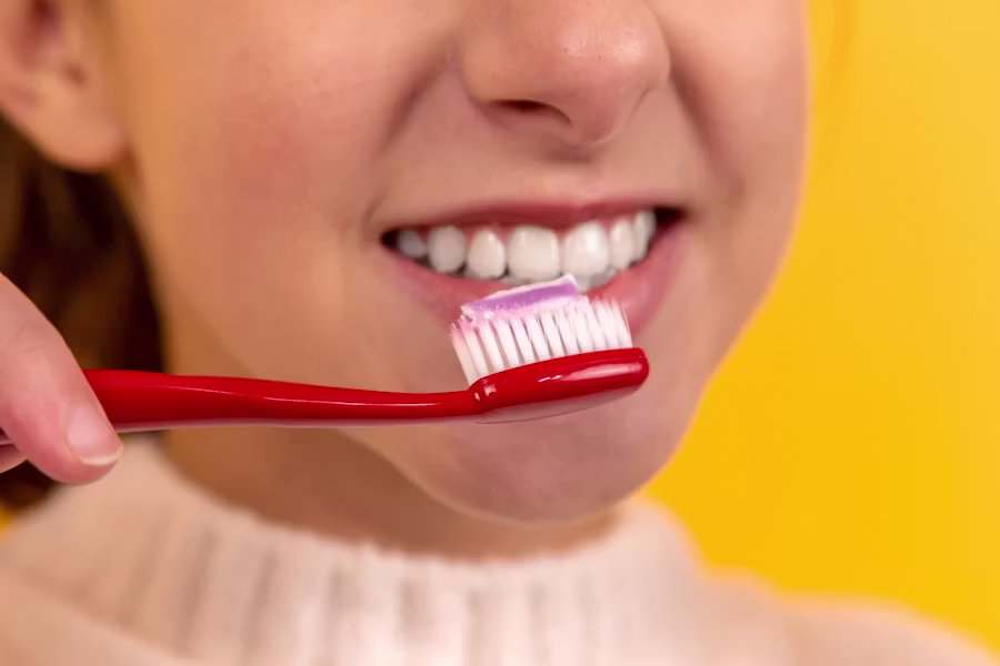 Pulizia professionale dei denti in studio — Studio Dentistico Bruno Appi